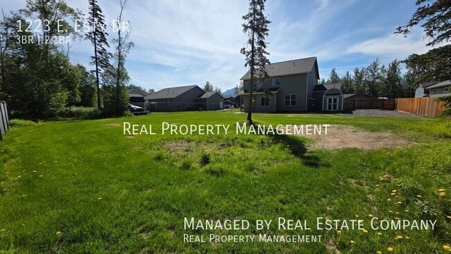 Building Photo - 1223 E Esty Dr