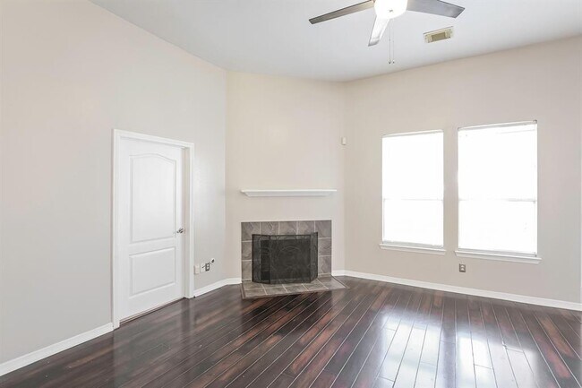 Building Photo - 28702 Hidden Cove Dr