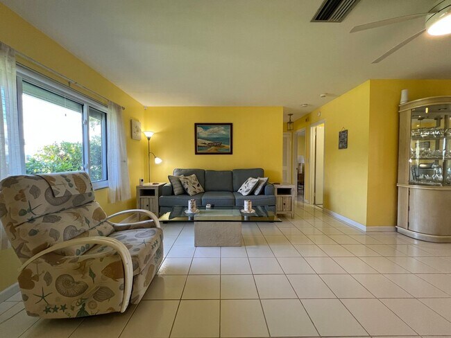 Building Photo - $3,300/month ** Short Term / Seasonal - Fu...
