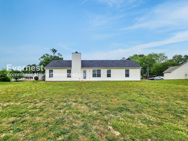 Building Photo - 707 Cloverdale Dr