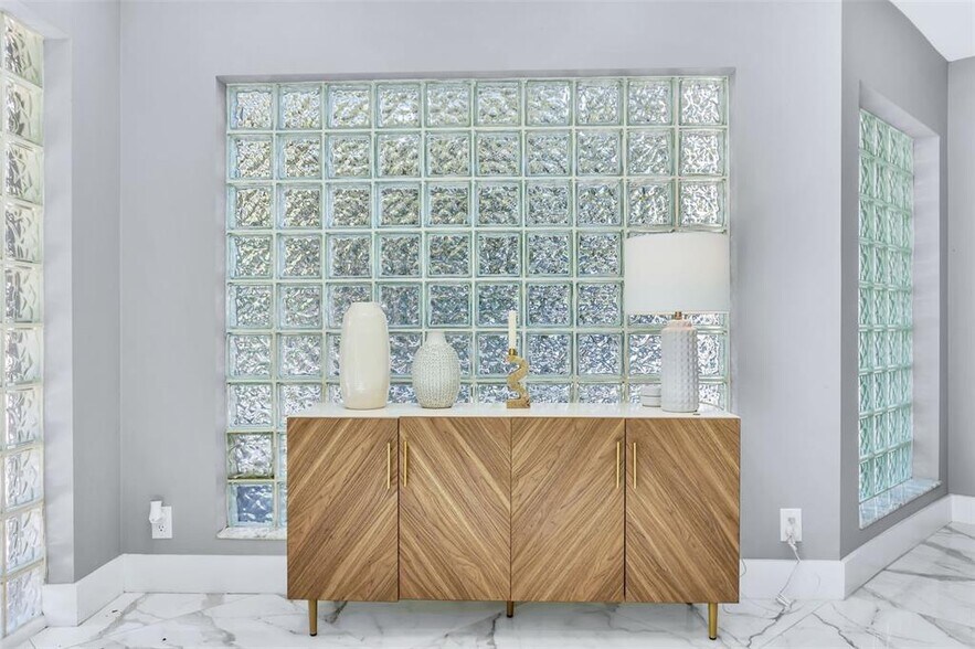 Building Photo - 1030 SW 14th Ter