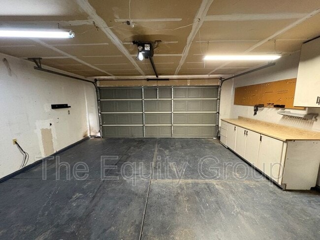 Building Photo - 905 S Laguna St