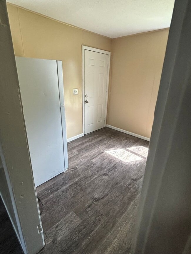 Building Photo - SECTION 8 and EDEN ACCEPTED!! A fully spacious renovated 4-bedroom-1 bathroom Home!