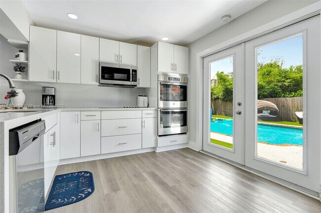 Building Photo - 2809 NW 7th Ave