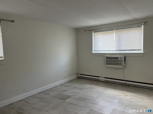 Building Photo - 126 Triangle St