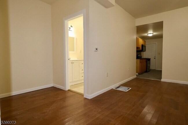 Building Photo - 89 Cutler St