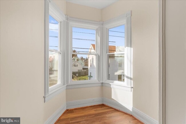 Building Photo - 250 N Mulberry St