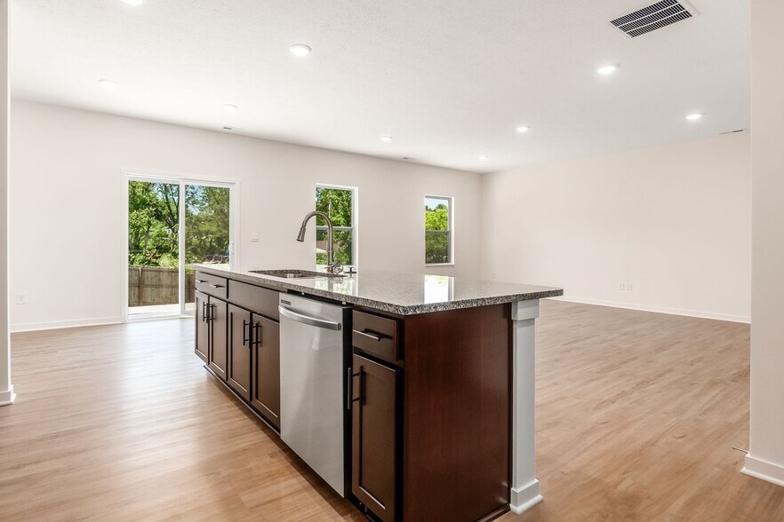 Building Photo - 2787 Horsham Dr