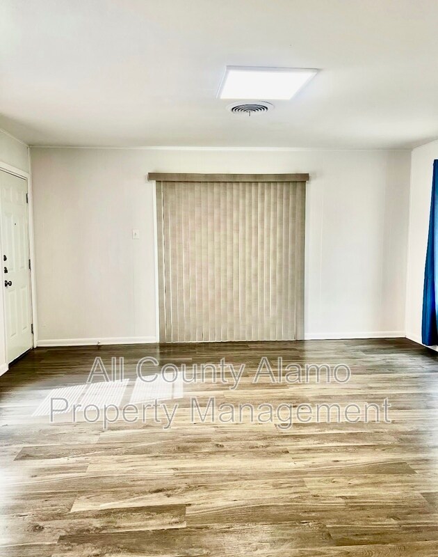 Building Photo - 4923 Creekmoor Dr