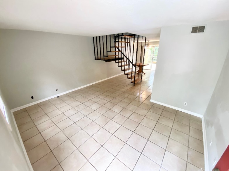 Building Photo - 3815 Parklane Dr