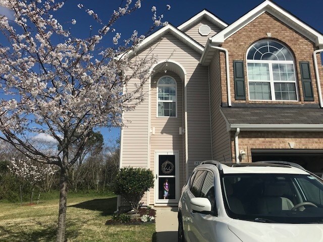 Building Photo - 7571 Villa Ct