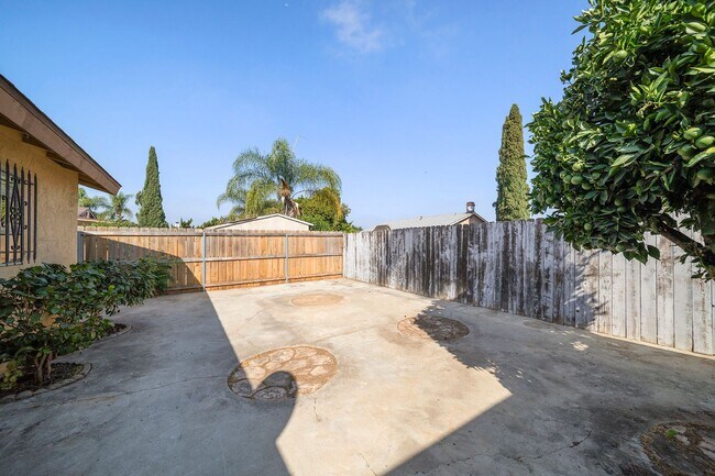 Building Photo - Charming 3 bedroom 2 bath in Escondido!