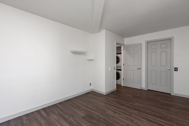 Building Photo - 115 W Galer St