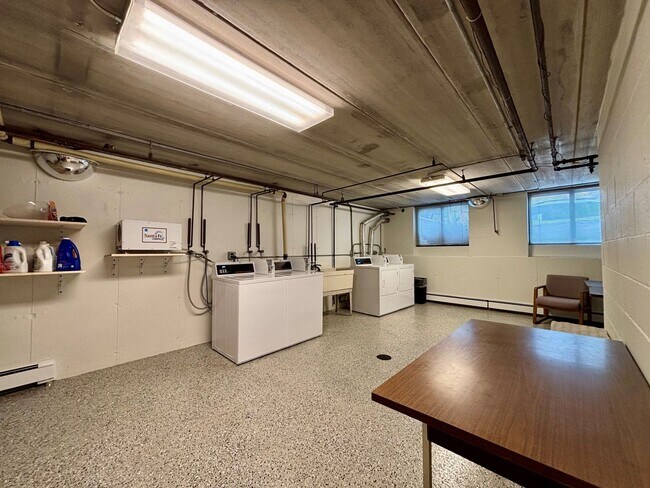 Building Photo - Studio Apartment on Main Street Downtown Madison