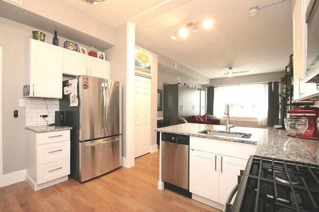 Building Photo - 721 South Blvd