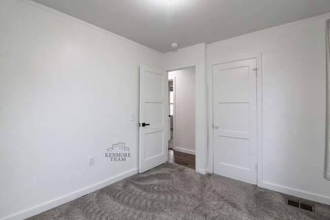 Building Photo - 608 Torbett St