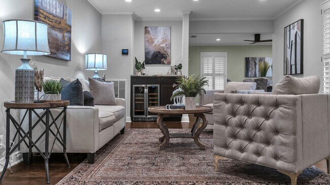 Building Photo - CHARMING 5 BDRM HOME IN CASTLE HILLS!!