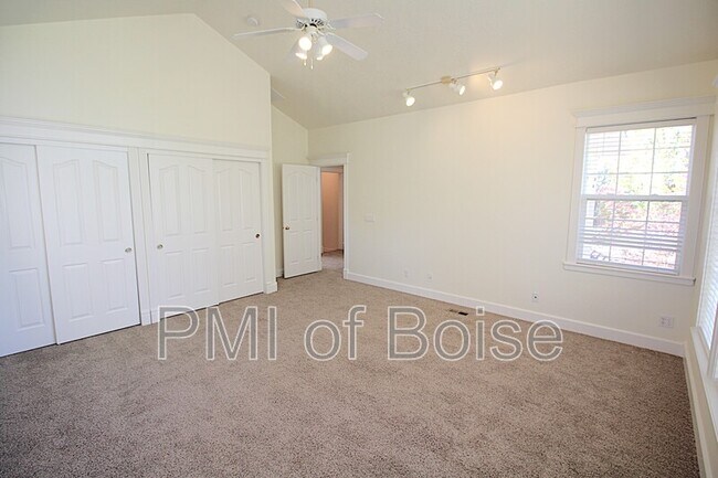 Building Photo - 85 S Linder Rd