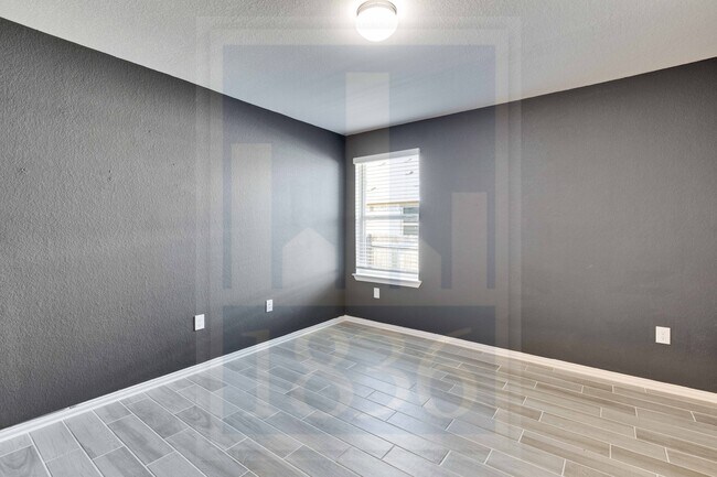 Building Photo - 135 Hackberry Ln