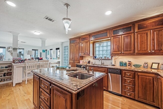 Building Photo - 336 Admiral Cir