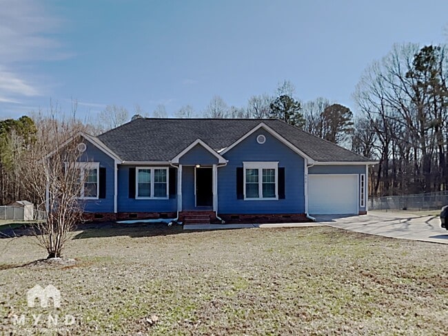 Building Photo - 512 Basswood Way