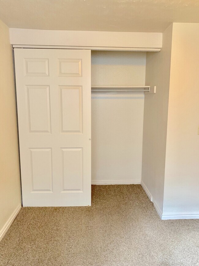 Building Photo - Three Bedroom Gem in Salt Lake City; Clean...