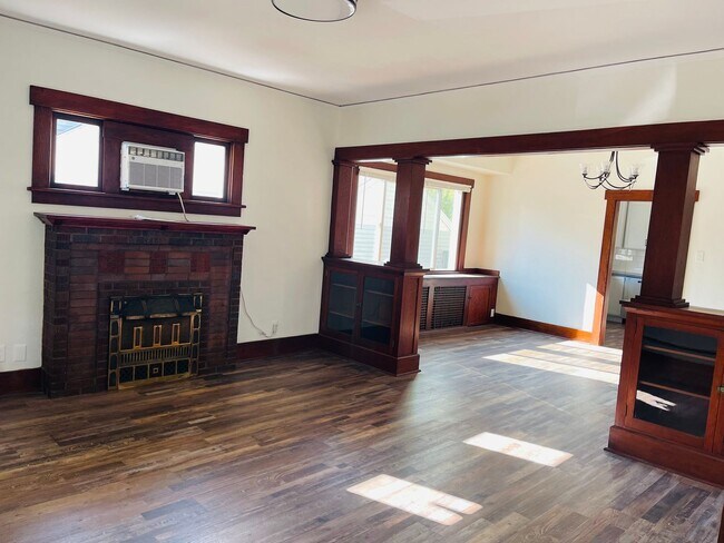 Building Photo - Pet Friendly 4 bedroom 1 bath