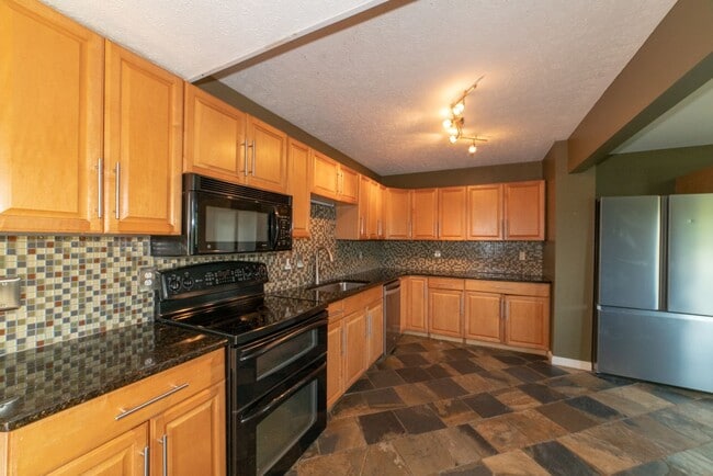 Building Photo - 440 Aurora Ln