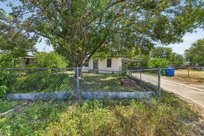 Building Photo - 2906 Christian Dr