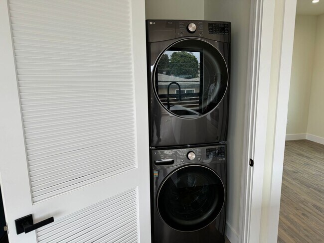Building Photo - Brand new 2 Bed 2 Bath Unit in the Heart of PB