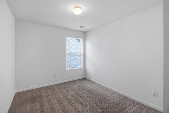 Building Photo - 442 Thoroughbred Dr