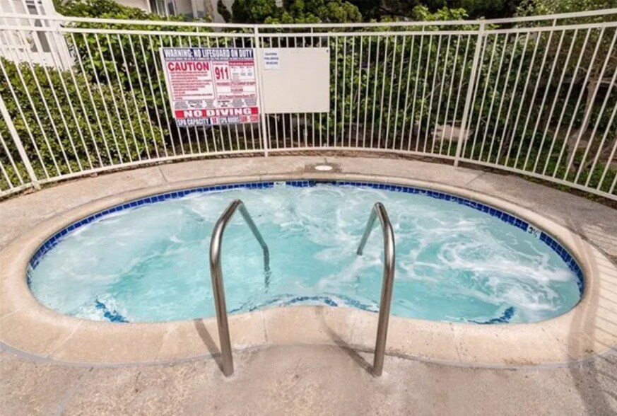 Building Photo - 902 Camino Real