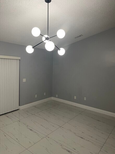 Building Photo - 843 SW Thrift Ave