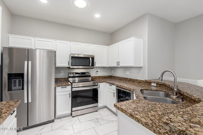 Building Photo - 3704 E Wyatt Way