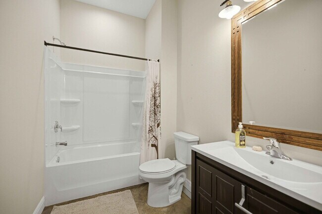 Building Photo - Country Living with Modern Convenience!