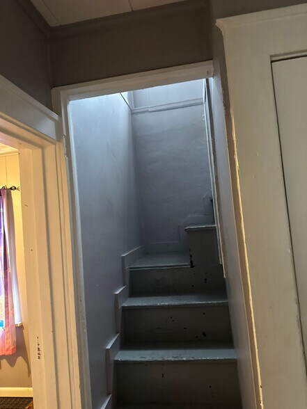 Building Photo - 2222 McCausland Ave