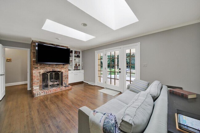 Building Photo - Lovely 3 Bed 2 Bath Ranch Home in South Park!