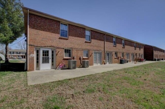 Building Photo - 810-A Golfview Place