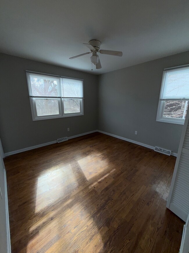 Building Photo - 732 E Culton St