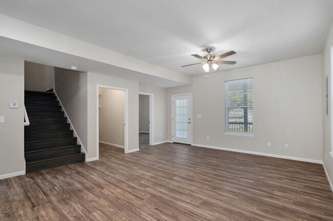 Building Photo - 300 S Hampton Ave