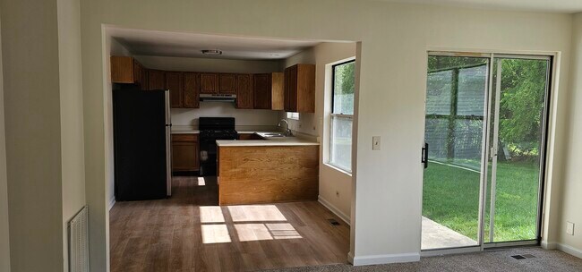 Building Photo - 1 Acorn Ln