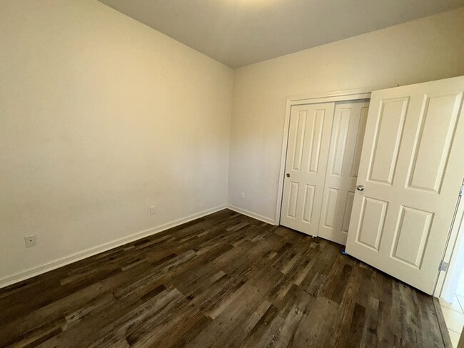 Building Photo - 10824 N Bunker Hill Dr