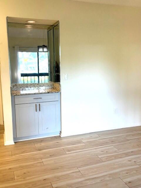 Building Photo - 350 Club Cir