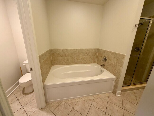Building Photo - 2 Bedroom 2.5 Bath