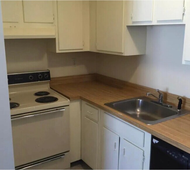 Building Photo - 519 Gia Cir