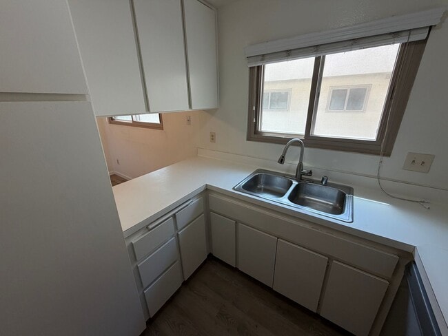 Building Photo - 4098 Valeta St