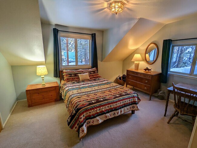 Building Photo - Pet friendly 4Bd home for a seasonal lease...