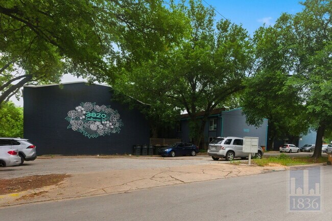 Building Photo - 3820 Southway Dr