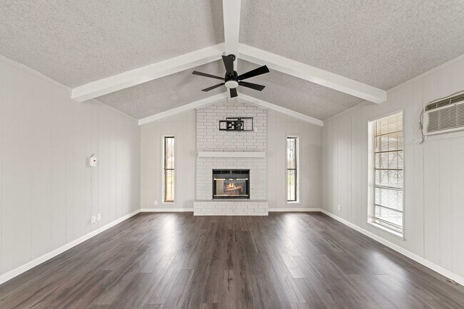 Building Photo - 4402 Seabreeze Dr