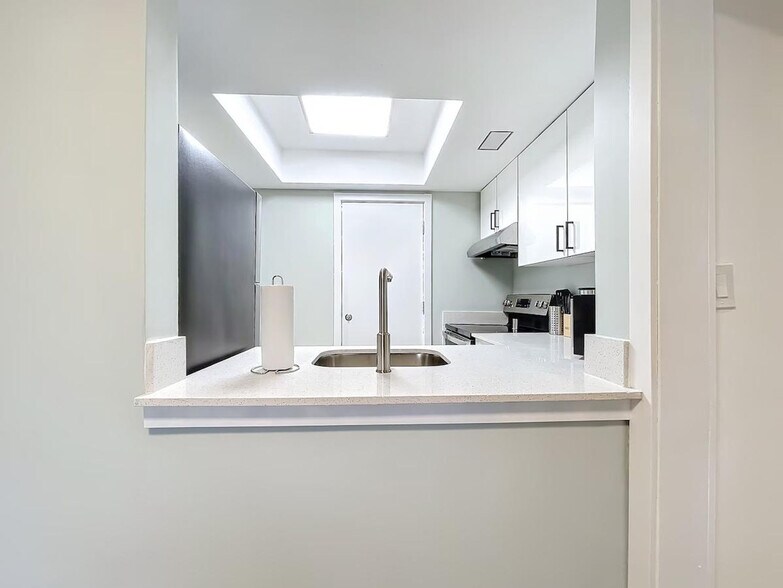 Building Photo - 1401 SE 15th St